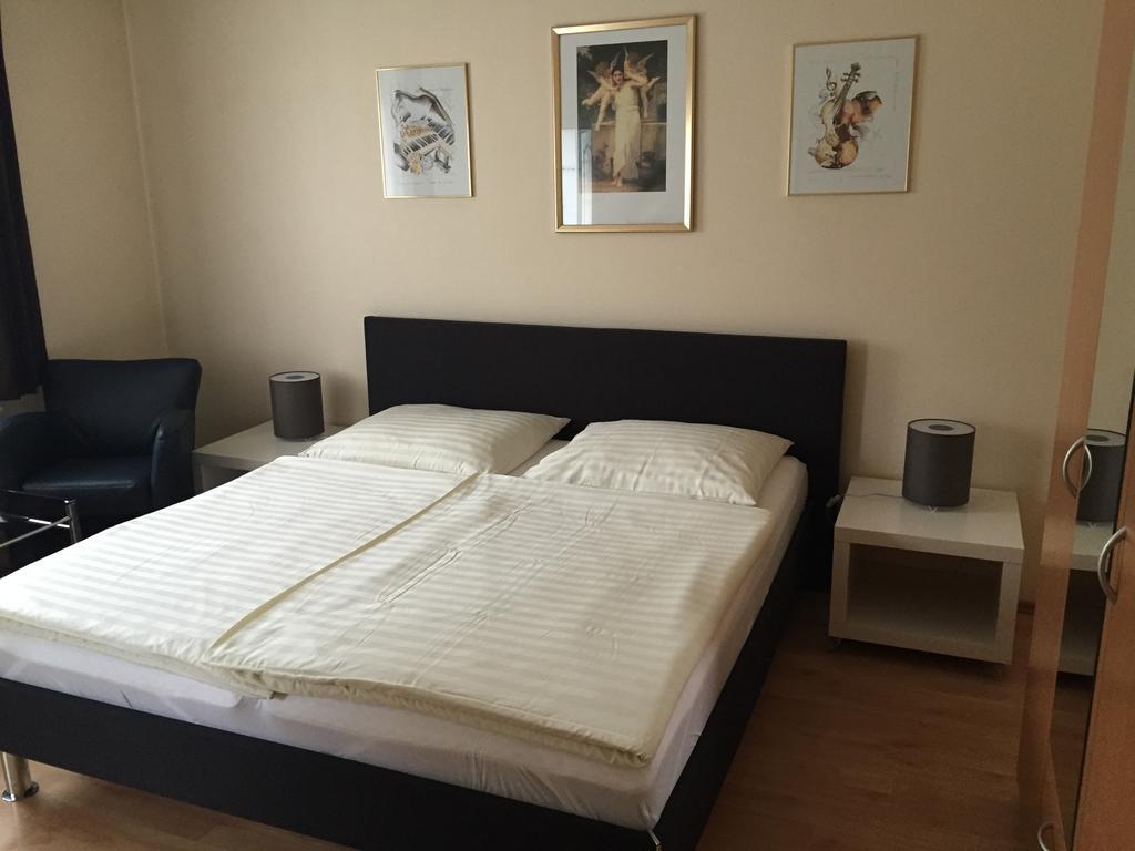 Hotel Restaurant Zagreb Кельн Номер фото