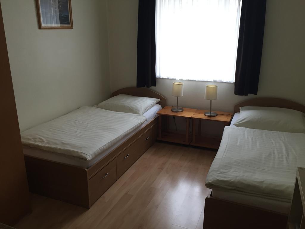 Hotel Restaurant Zagreb Кельн Номер фото