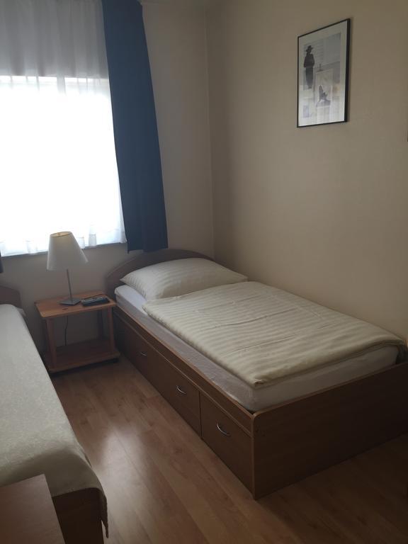 Hotel Restaurant Zagreb Кельн Екстер'єр фото