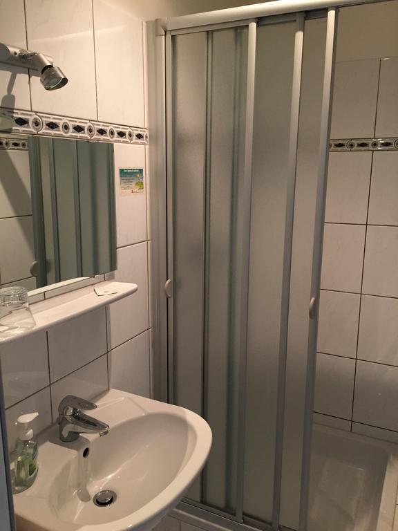 Hotel Restaurant Zagreb Кельн Номер фото