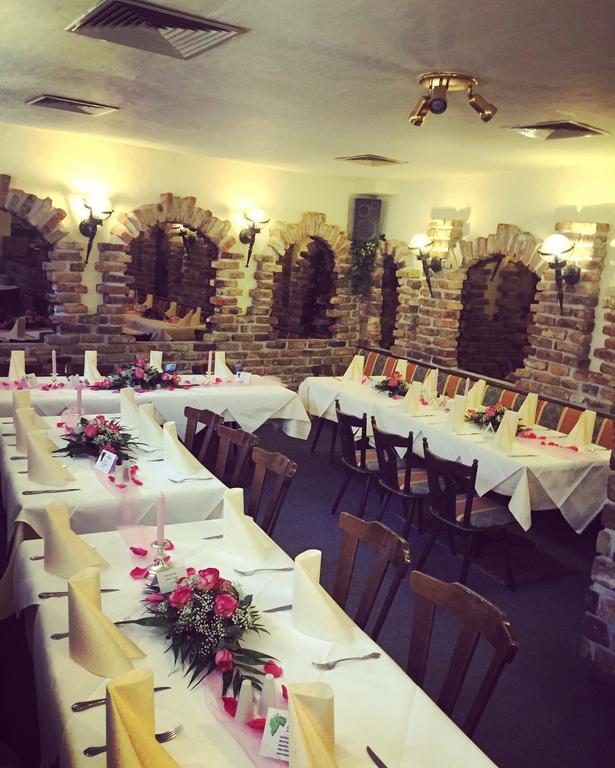 Hotel Restaurant Zagreb Кельн Екстер'єр фото